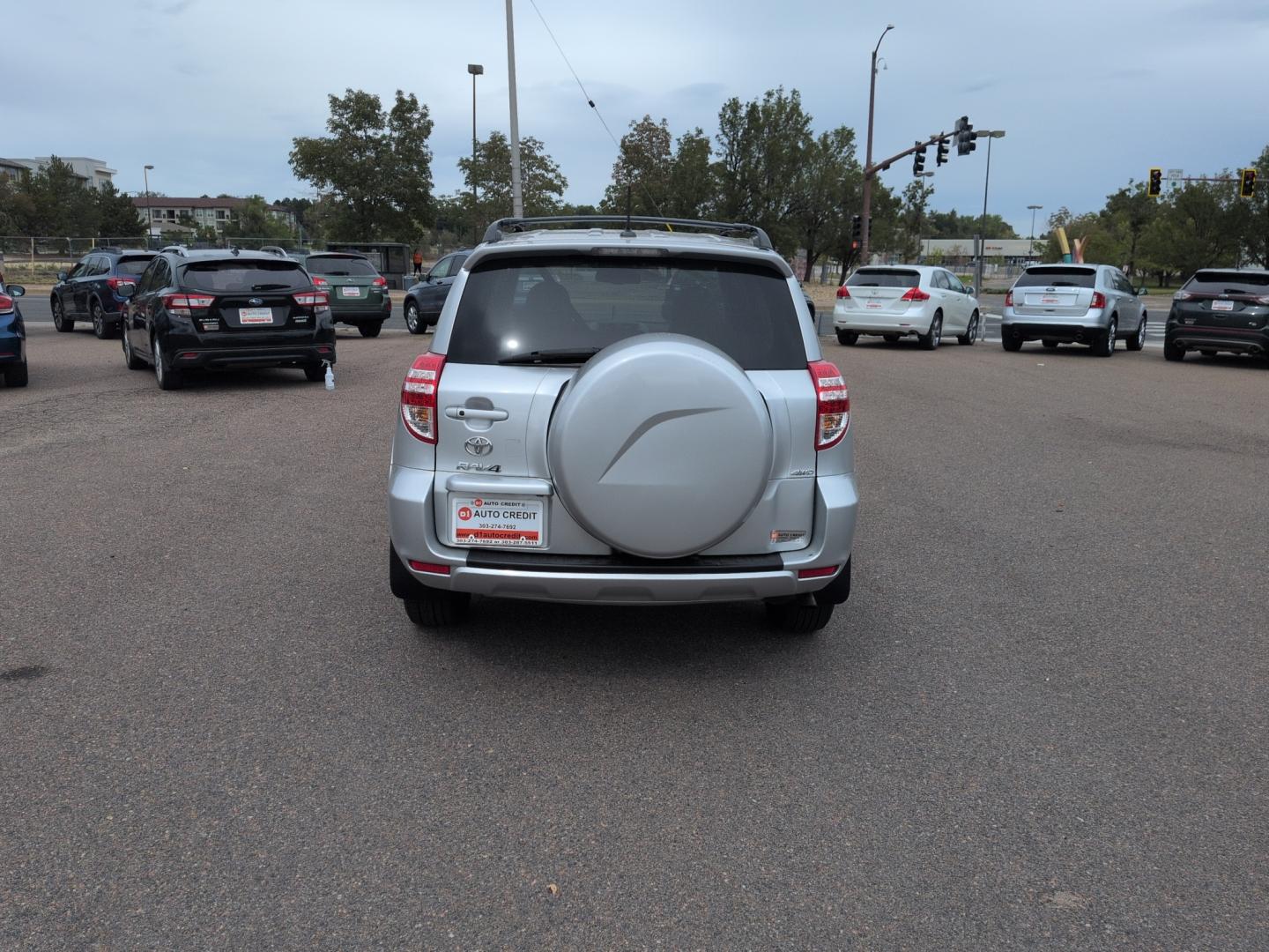 2011 SILVER Toyota RAV4 Limited (2T3DF4DVXBW) with an 4 Cyl, 2.5L engine, Automatic transmission, located at 10890 W. Colfax Ave., Lakewood, CO, 80215, (303) 274-7692, 39.739914, -105.120132- Photo#5