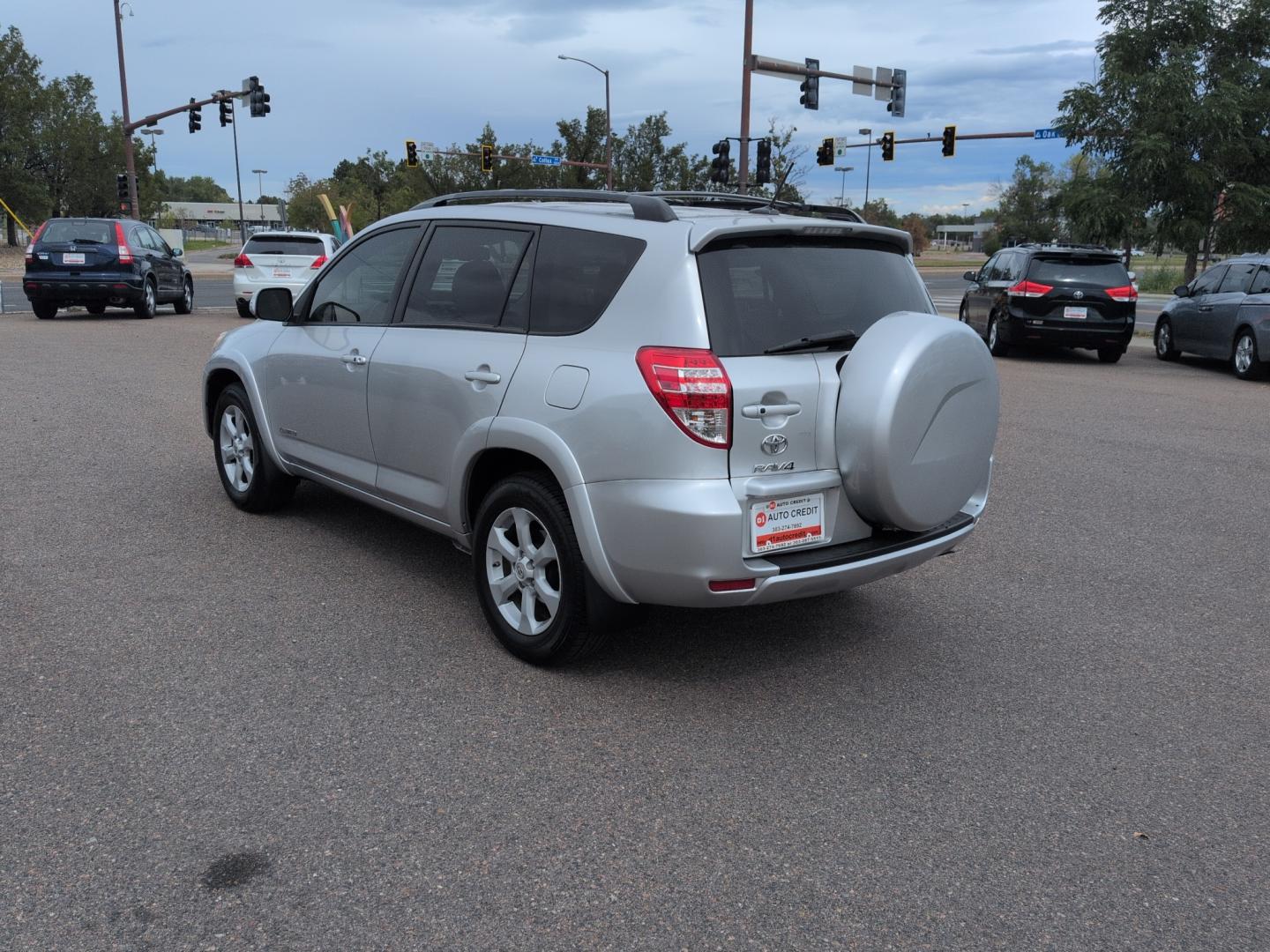 2011 SILVER Toyota RAV4 Limited (2T3DF4DVXBW) with an 4 Cyl, 2.5L engine, Automatic transmission, located at 10890 W. Colfax Ave., Lakewood, CO, 80215, (303) 274-7692, 39.739914, -105.120132- Photo#6