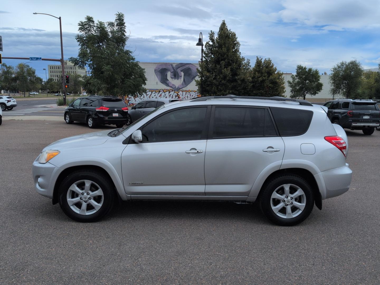 2011 SILVER Toyota RAV4 Limited (2T3DF4DVXBW) with an 4 Cyl, 2.5L engine, Automatic transmission, located at 10890 W. Colfax Ave., Lakewood, CO, 80215, (303) 274-7692, 39.739914, -105.120132- Photo#7