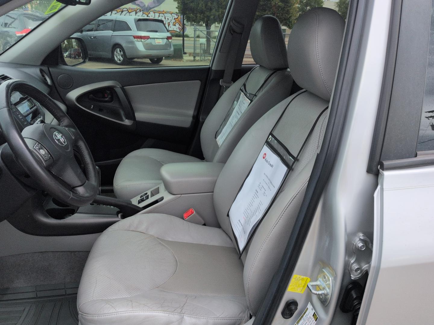 2011 SILVER Toyota RAV4 Limited (2T3DF4DVXBW) with an 4 Cyl, 2.5L engine, Automatic transmission, located at 10890 W. Colfax Ave., Lakewood, CO, 80215, (303) 274-7692, 39.739914, -105.120132- Photo#9
