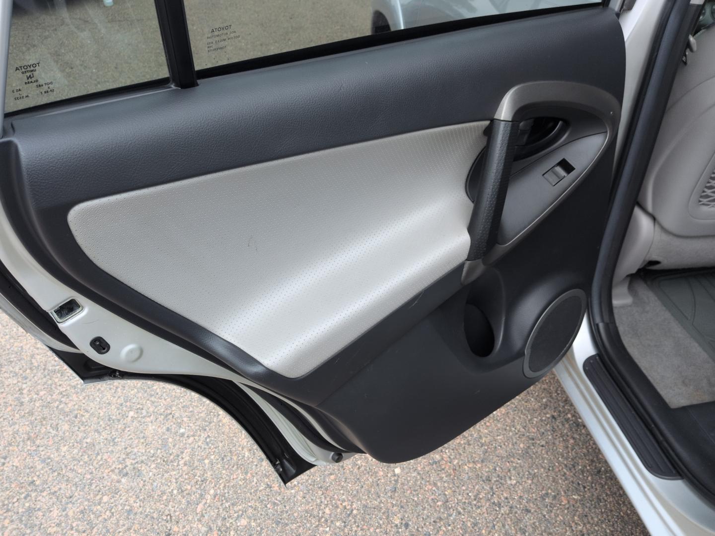 2011 SILVER Toyota RAV4 Limited (2T3DF4DVXBW) with an 4 Cyl, 2.5L engine, Automatic transmission, located at 10890 W. Colfax Ave., Lakewood, CO, 80215, (303) 274-7692, 39.739914, -105.120132- Photo#16