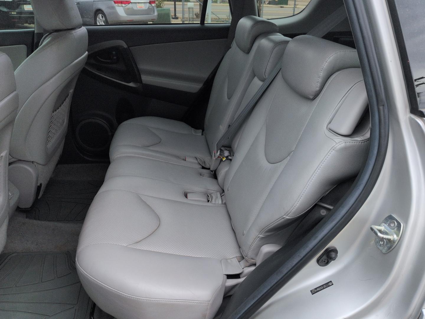 2011 SILVER Toyota RAV4 Limited (2T3DF4DVXBW) with an 4 Cyl, 2.5L engine, Automatic transmission, located at 10890 W. Colfax Ave., Lakewood, CO, 80215, (303) 274-7692, 39.739914, -105.120132- Photo#17
