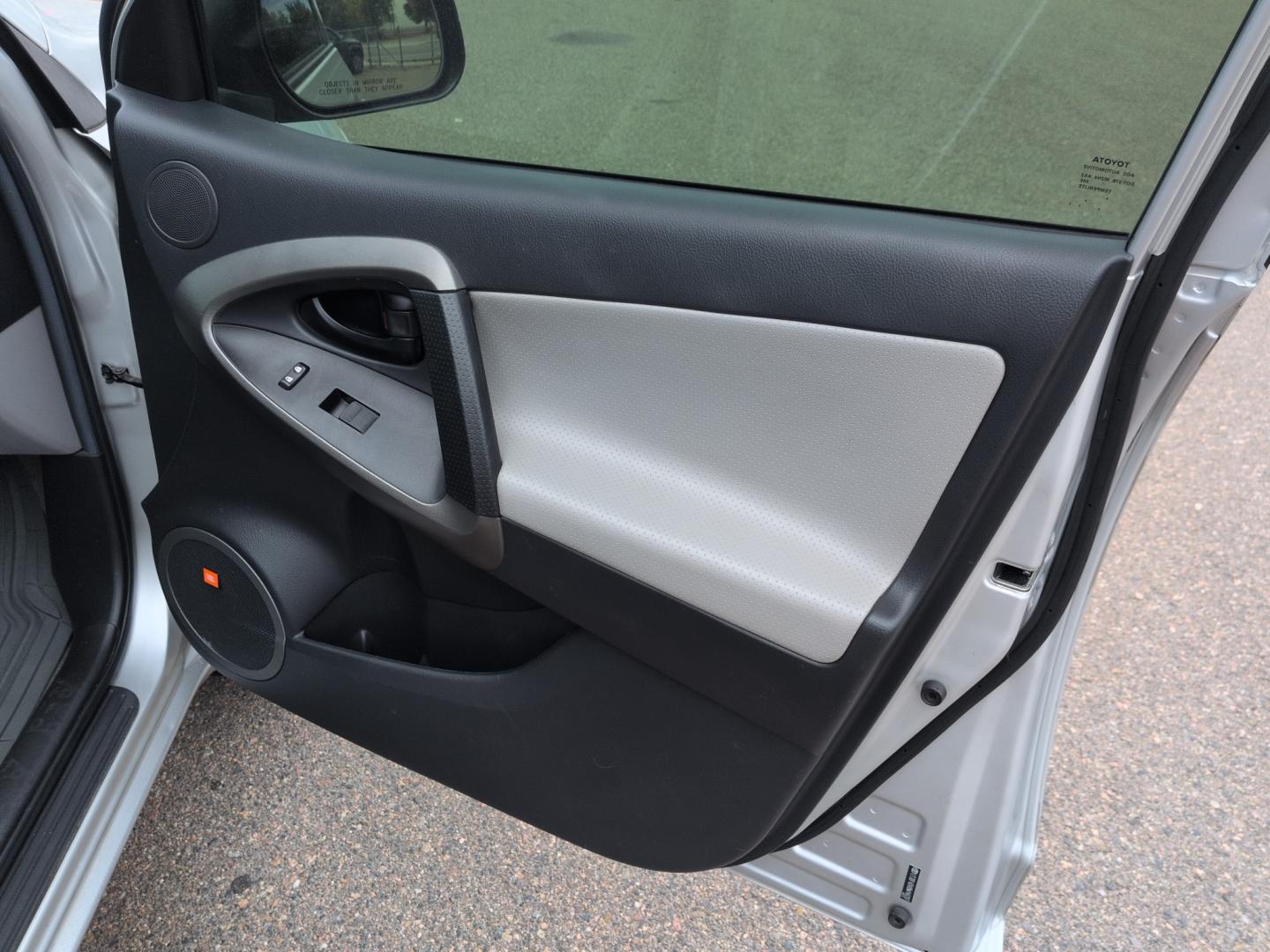 2011 SILVER Toyota RAV4 Limited (2T3DF4DVXBW) with an 4 Cyl, 2.5L engine, Automatic transmission, located at 10890 W. Colfax Ave., Lakewood, CO, 80215, (303) 274-7692, 39.739914, -105.120132- Photo#18