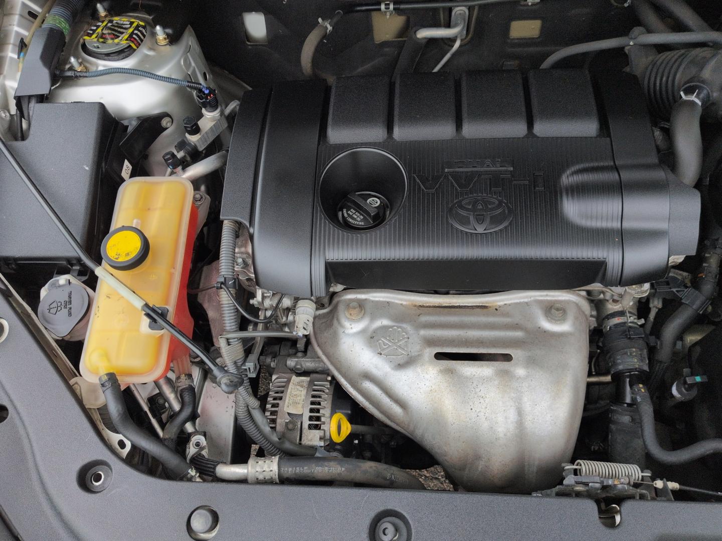 2011 SILVER Toyota RAV4 Limited (2T3DF4DVXBW) with an 4 Cyl, 2.5L engine, Automatic transmission, located at 10890 W. Colfax Ave., Lakewood, CO, 80215, (303) 274-7692, 39.739914, -105.120132- Photo#24