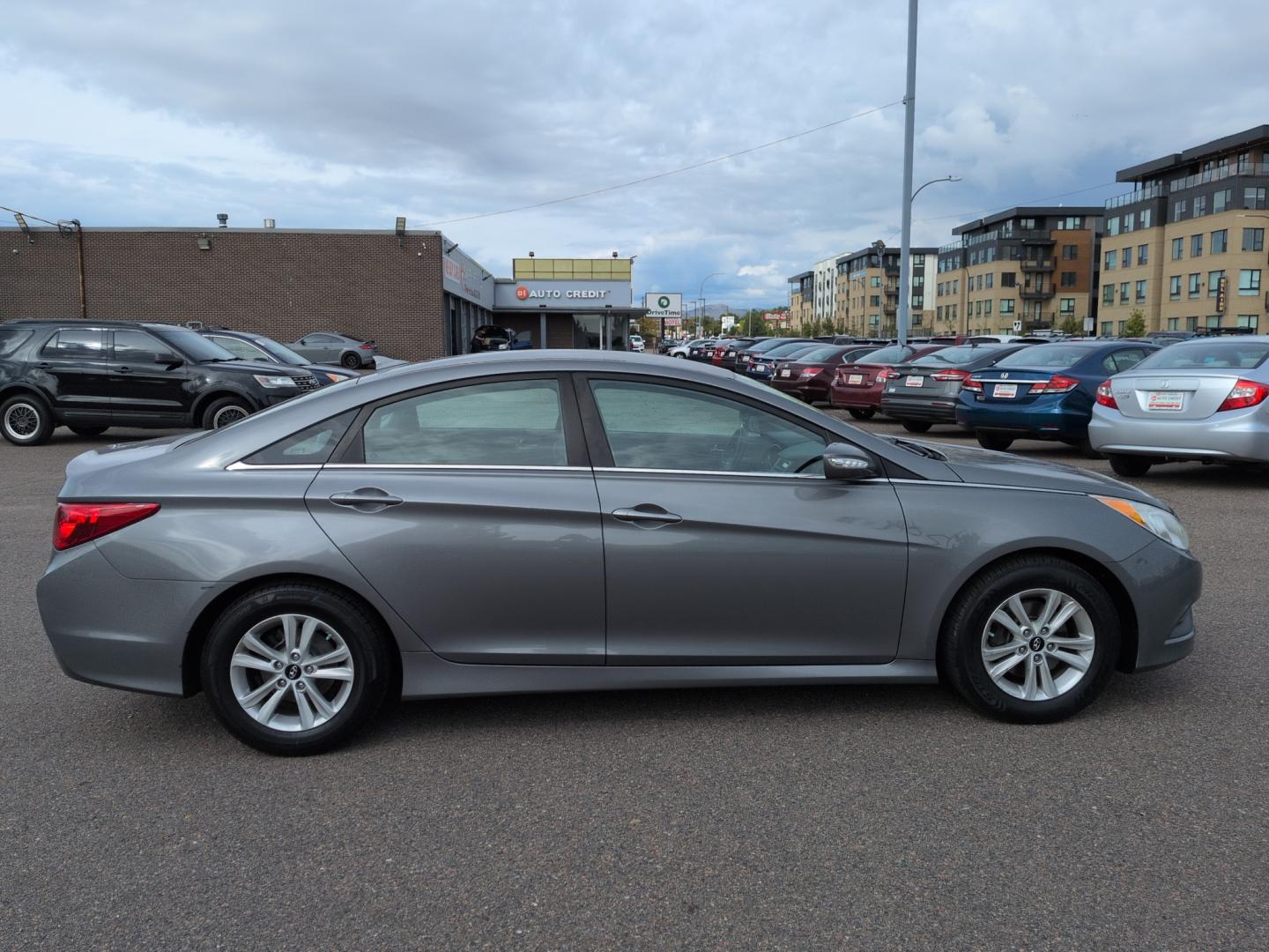 2014 GRAY Hyundai Sonata GLS (5NPEB4AC0EH) with an 4 Cyl, 2.4L engine, Automatic transmission, located at 10890 W. Colfax Ave., Lakewood, CO, 80215, (303) 274-7692, 39.739914, -105.120132- Photo#3