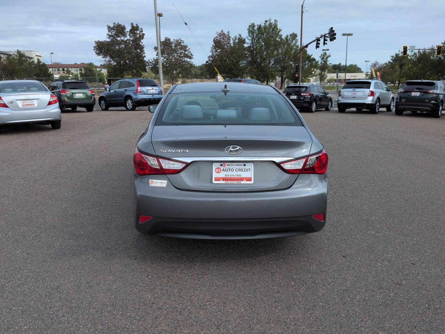 2014 GRAY Hyundai Sonata GLS (5NPEB4AC0EH) with an 4 Cyl, 2.4L engine, Automatic transmission, located at 10890 W. Colfax Ave., Lakewood, CO, 80215, (303) 274-7692, 39.739914, -105.120132- Photo#5