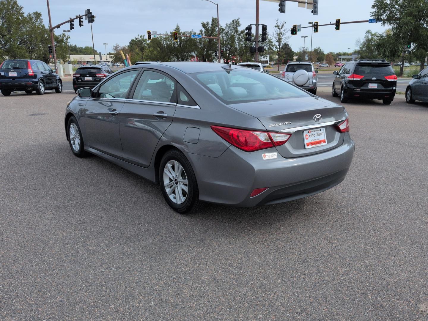 2014 GRAY Hyundai Sonata GLS (5NPEB4AC0EH) with an 4 Cyl, 2.4L engine, Automatic transmission, located at 10890 W. Colfax Ave., Lakewood, CO, 80215, (303) 274-7692, 39.739914, -105.120132- Photo#6