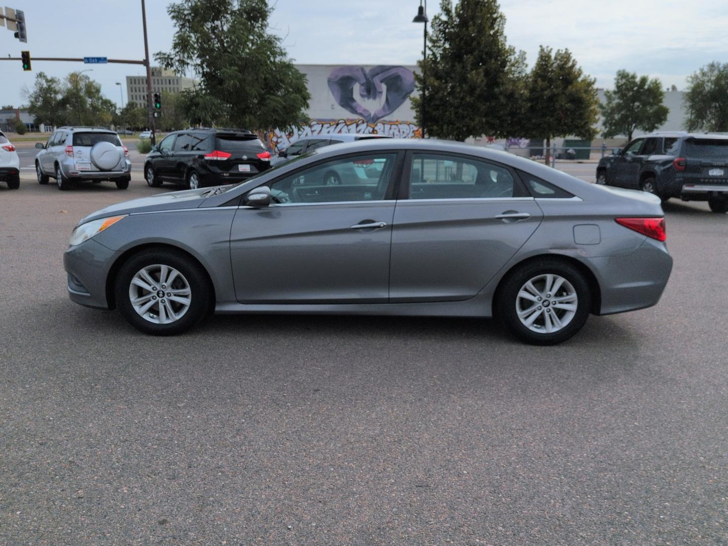 2014 GRAY Hyundai Sonata GLS (5NPEB4AC0EH) with an 4 Cyl, 2.4L engine, Automatic transmission, located at 10890 W. Colfax Ave., Lakewood, CO, 80215, (303) 274-7692, 39.739914, -105.120132- Photo#7