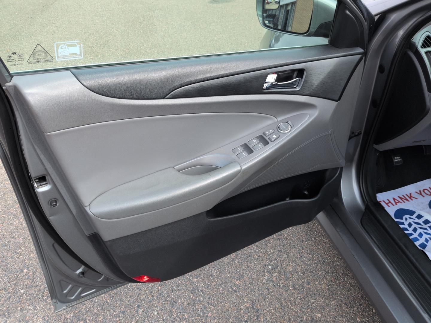 2014 GRAY Hyundai Sonata GLS (5NPEB4AC0EH) with an 4 Cyl, 2.4L engine, Automatic transmission, located at 10890 W. Colfax Ave., Lakewood, CO, 80215, (303) 274-7692, 39.739914, -105.120132- Photo#8