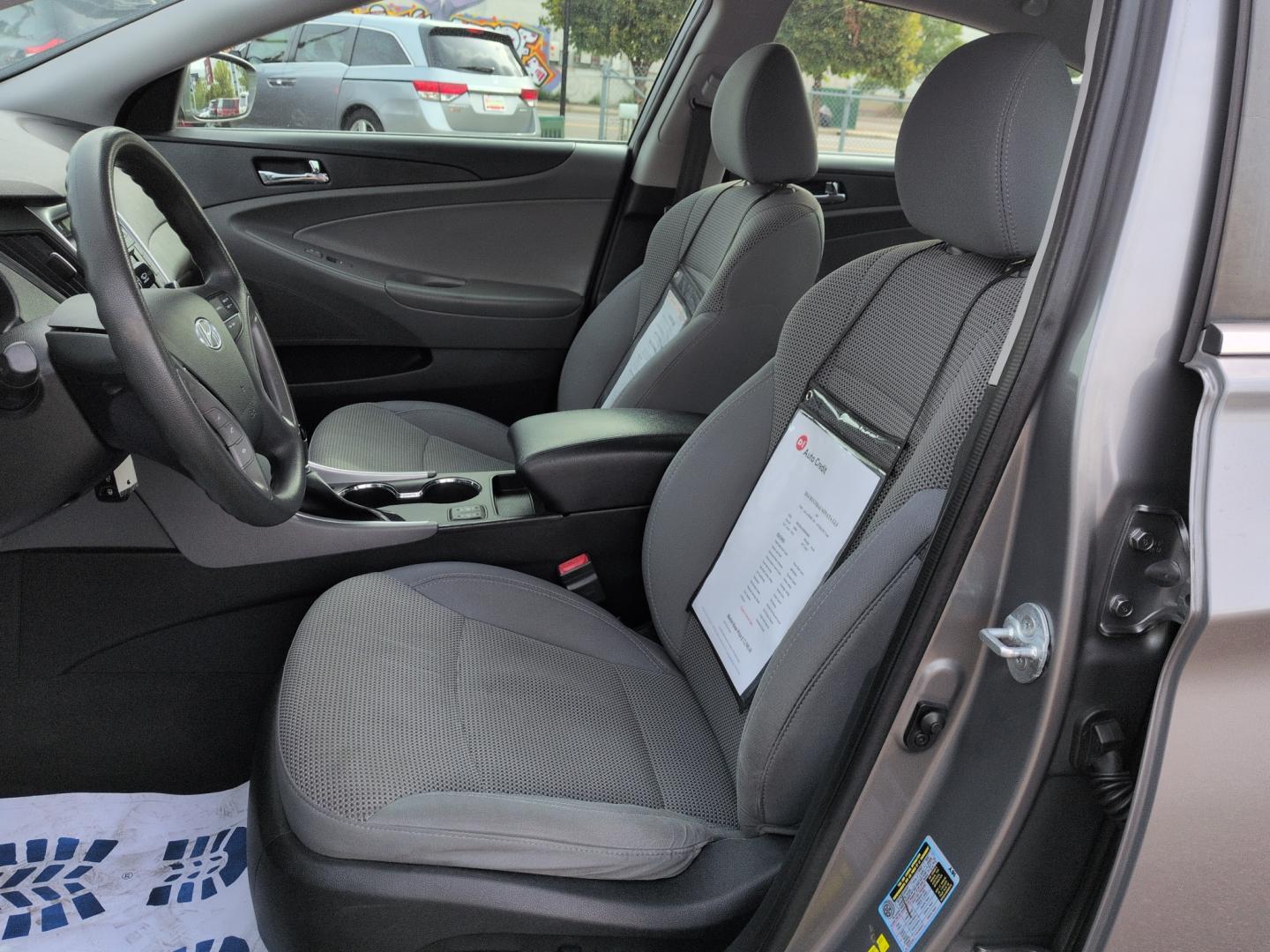 2014 GRAY Hyundai Sonata GLS (5NPEB4AC0EH) with an 4 Cyl, 2.4L engine, Automatic transmission, located at 10890 W. Colfax Ave., Lakewood, CO, 80215, (303) 274-7692, 39.739914, -105.120132- Photo#9