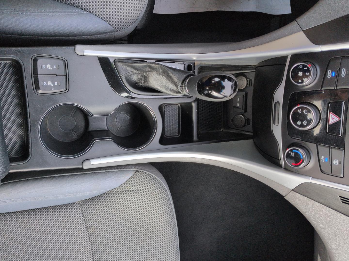 2014 GRAY Hyundai Sonata GLS (5NPEB4AC0EH) with an 4 Cyl, 2.4L engine, Automatic transmission, located at 10890 W. Colfax Ave., Lakewood, CO, 80215, (303) 274-7692, 39.739914, -105.120132- Photo#13