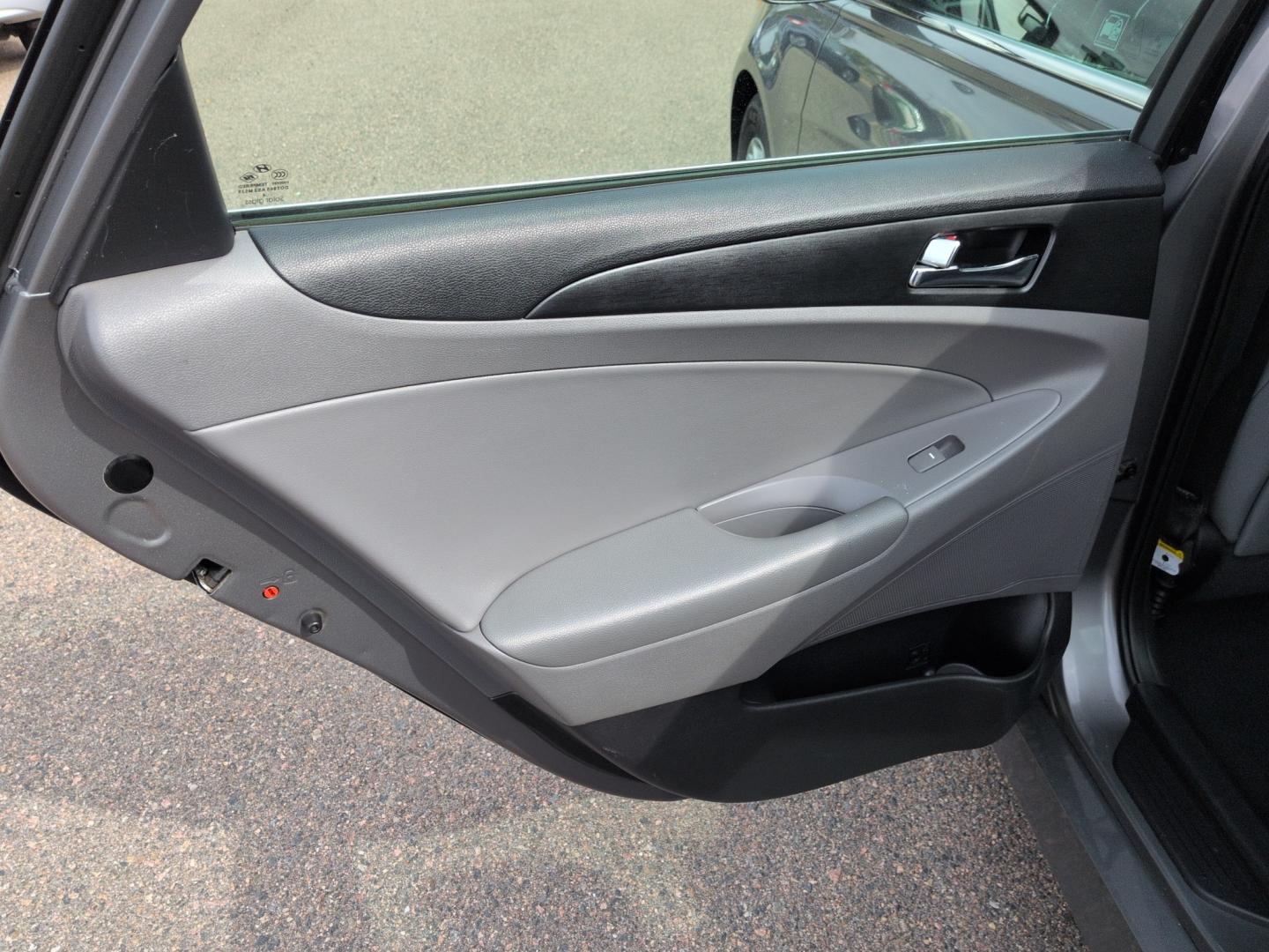2014 GRAY Hyundai Sonata GLS (5NPEB4AC0EH) with an 4 Cyl, 2.4L engine, Automatic transmission, located at 10890 W. Colfax Ave., Lakewood, CO, 80215, (303) 274-7692, 39.739914, -105.120132- Photo#14