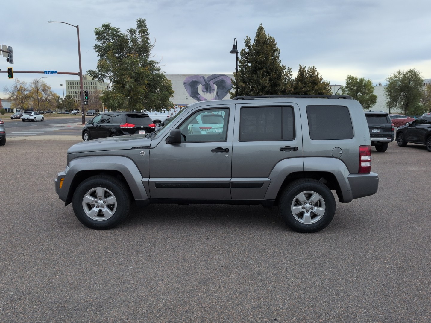 2012 GRAY Jeep Liberty Sport (1C4PJMAKXCW) with an V6, 3.7L engine, Automatic transmission, located at 10890 W. Colfax Ave., Lakewood, CO, 80215, (303) 274-7692, 39.739914, -105.120132- Photo#7